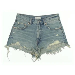 Zara denim shorts - Jätte fina bra kvalite på dessa shorts säljer pågrund av att dom är för små