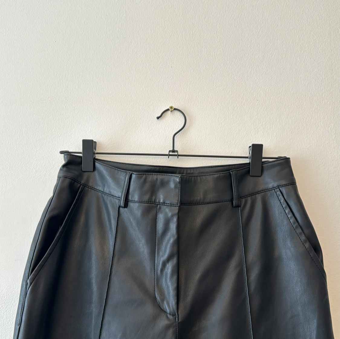 Svarta skinnbyxor - 92