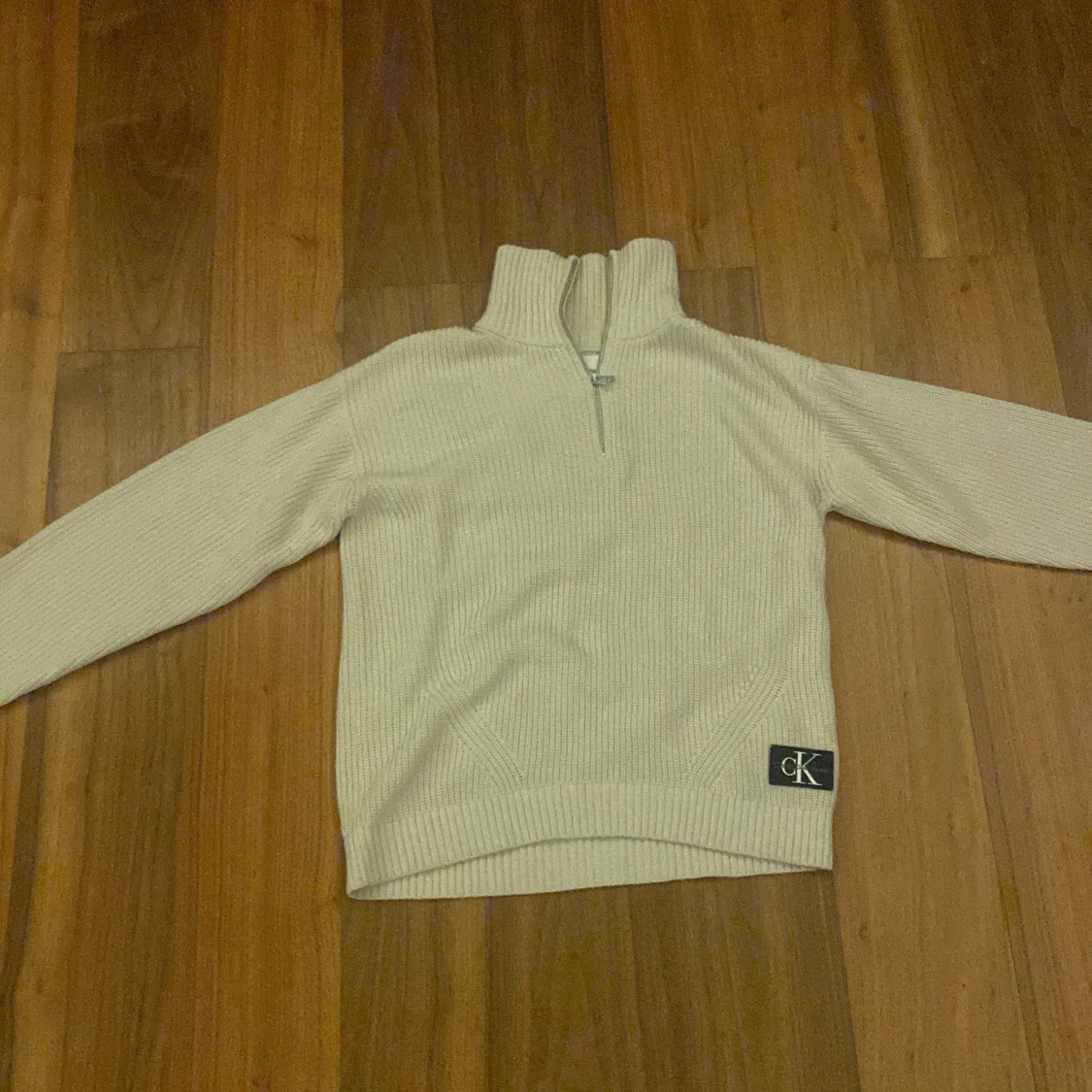 Helt oanvänd Calvin Klein half zip stickad  - 90