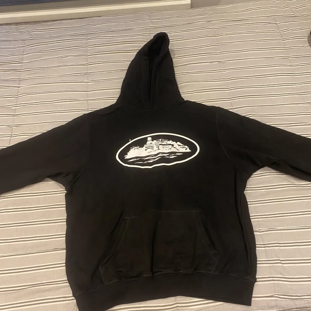 Den är knappt använt och är storlek L!  Perfekt Skick😁 Priset kan Diskuteras!!!. Hoodies.