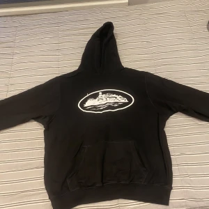Cortiez Hoodie - Den är knappt använt och är storlek L!  Perfekt Skick😁 Priset kan Diskuteras!!!