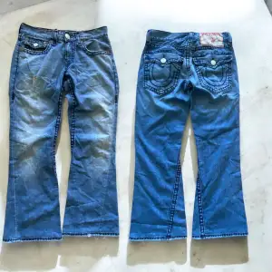 True religion jeans Joey super t💙🖤 Mått: midja - 41cm Ytterben - 98cm Innerben - 73cm Benöppning - 26cm Inga större effekter Dm för frågor eller funderingar💙🖤 