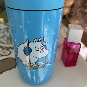 Mumin termos  - Mumin termos från cerave Nypris 350kr och knappt använd 