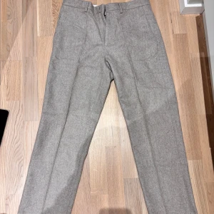 Kostymbyxor - Kostymbyxor från Arket som är aldrig använd. 