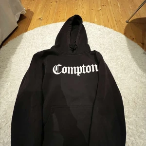 Vanlig hoodie - Hoodie i storlek S 