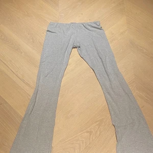 Brandy melvile yoga pants  - Säljer mina yoga pants,dom sitter så bra och är perfekt passform.köpte på brandy för ett tag sen😍det är bara att skriva till mig med frågor❤️