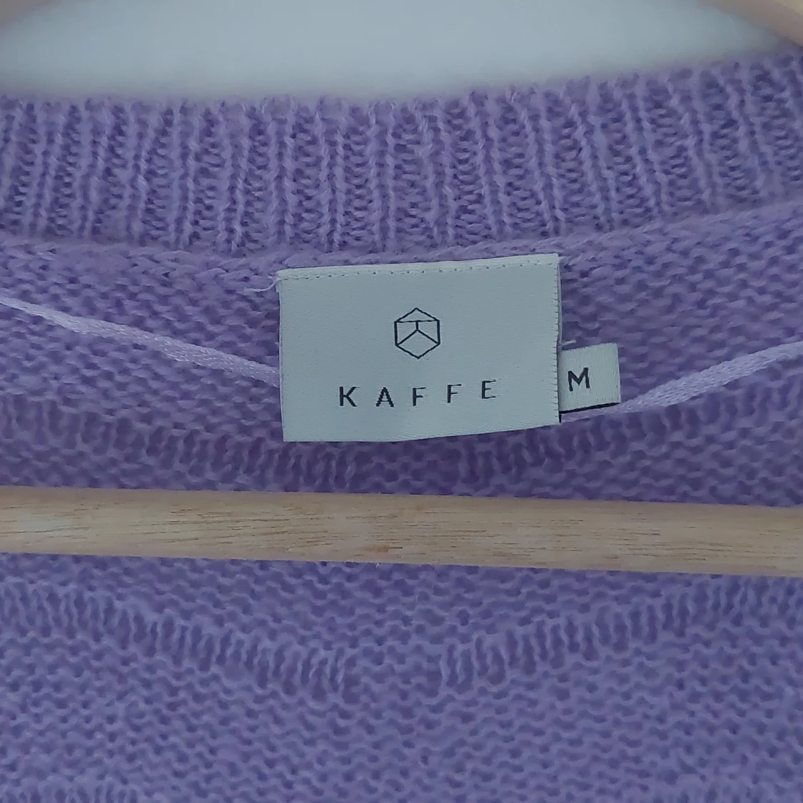 Ljuslila stickad kofta från Kaffe - 91