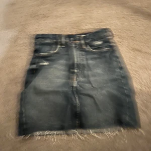 Jeanskjol - Säljer denna då den inte kommer till användning 