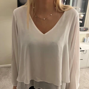 Blus - Säljer denna då den inte kommer till användning pris kan diskuteras 