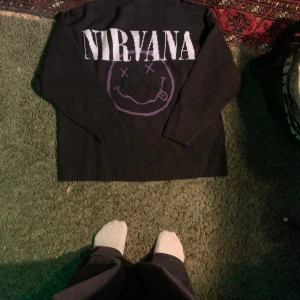Stickad nirvana tröja - Mjuk och lite oversized . Bra skick