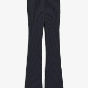 Stickade bootcut byxor - Använd och tvättat 1 gång, nyskick! Strl XS men passar också XXS och S Pris kan diskuteras💕💕
