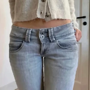 Pepe jeans gråa - Fina Pepe jeans, nypris 700kr. Inte så jätte använda, inga defekter.❤️‍🔥
