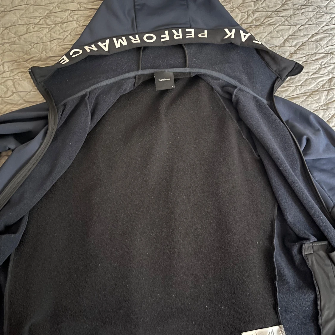 Peak Performance Hoodie - 90