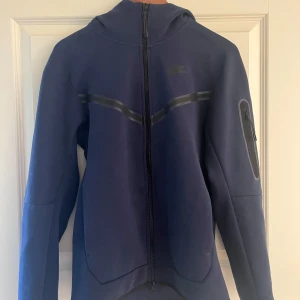 Nike tech blå - Nästan helt ny använda 3 gången kan sänka mig vid snabb affär 