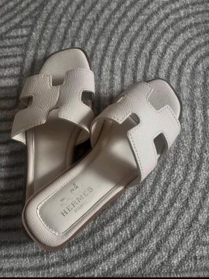 Sandaler  - Jättefina sandlaer för sommaren . Aldrig använda . Storlek 39 