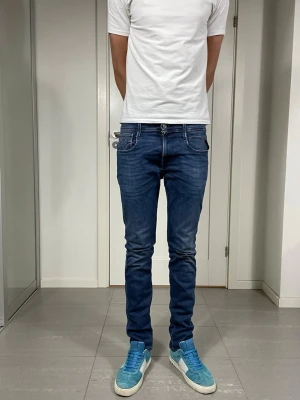 Replay Anbass Hyperflex Jeans  - Säljer nu dessa Replay Anbass Jeans, W30 o L32 med mått: ca 39 o 105 cm. skriv för fler bilder/frågor🙌🏼