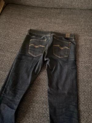 Replay Jeans - Säljer riktigt feta slim fit Replay Jeans i mörkblå. W27 L30. Pris går o sänkas vid snabb affär. Fraktar alltid samma dag. Nytt skick.