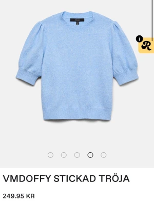 Stickad tshirt  - Jätteskön stickad tshirt från vero Moda i storlek xs. 