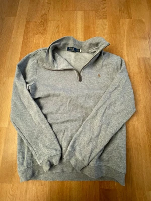 Polo Ralph Lauren half zip - Snygg Ralph Lauren half zip, Size S oäkta!