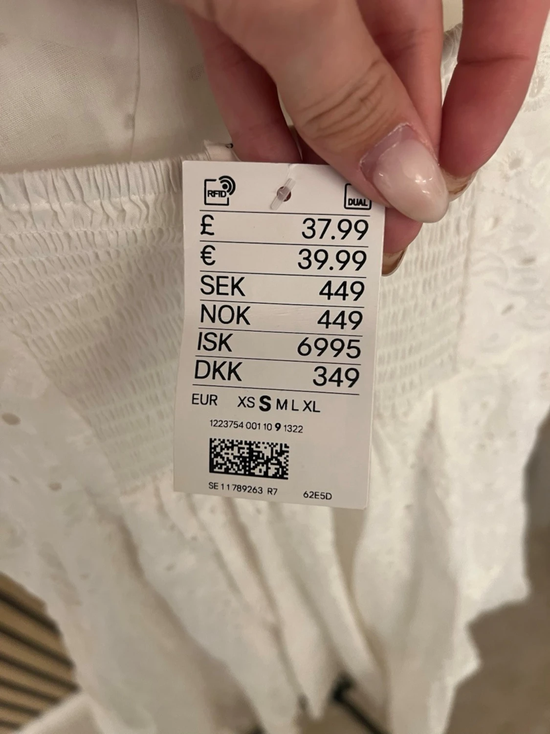 Vit broderad sommarklänning med knyt - 4