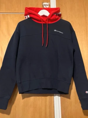 Champion Ny tröja storlek M - Ny med prislapp! Champion tröja i storlek M Custom fit!