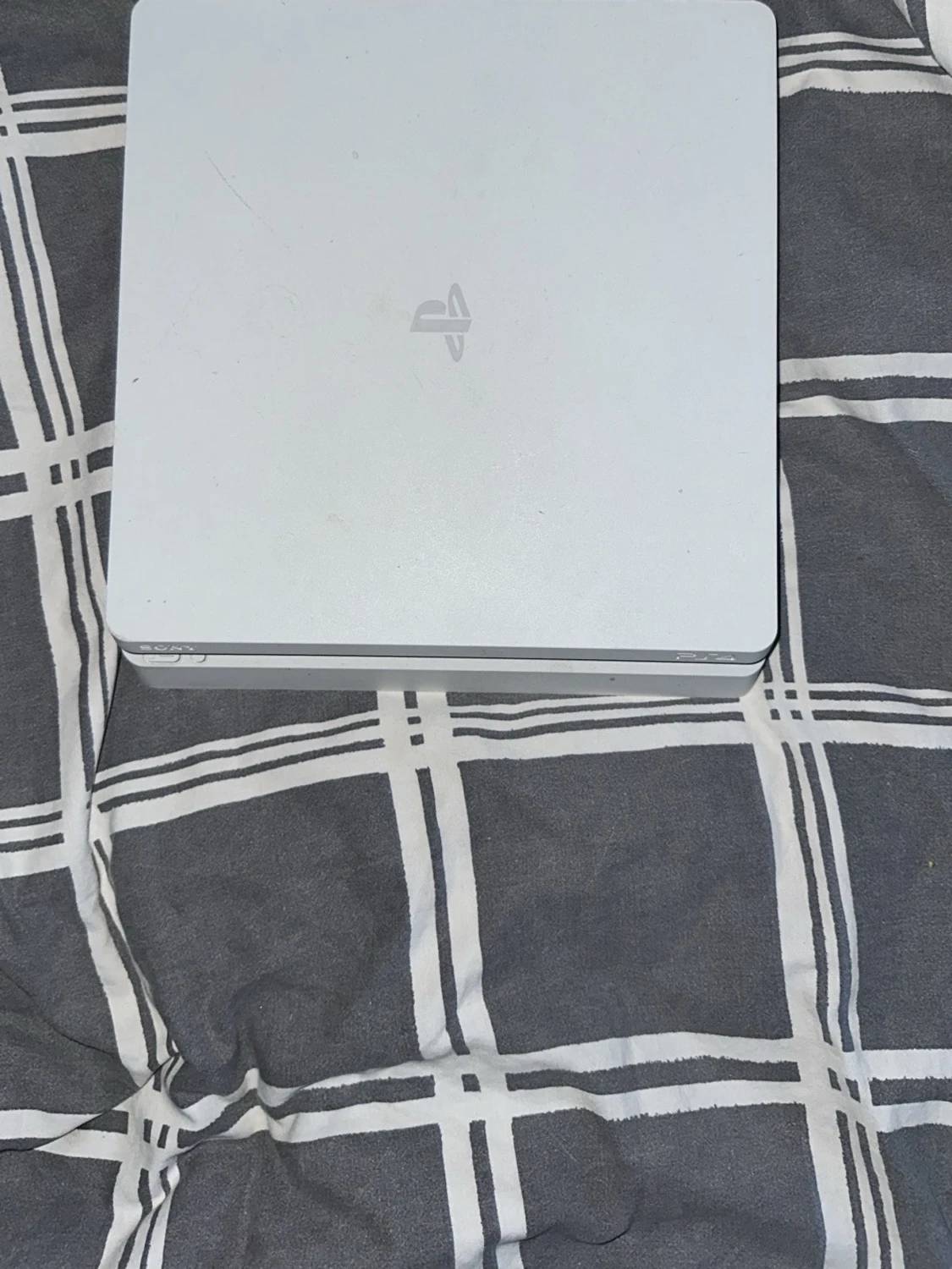 Vit PlayStation 4 Slim 