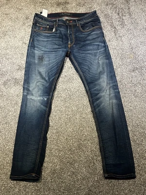 Handpicked Jeans - Säljer nu dessa riktigt feta jeans från det italienske märket handpicked. Brallorna är i väldigt fint skick de dem har blivit sparsamt använda. Tveka inte ifrån att hör av dig vid frågor ;)