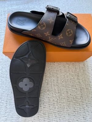 Lv tofflor  - Tofflor 42 storlek. Leather.