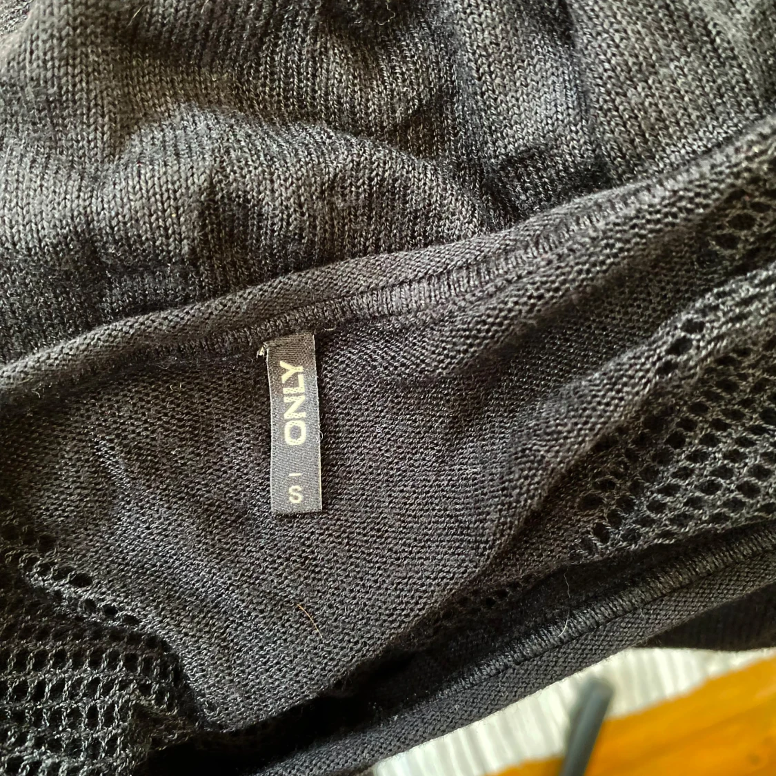 Svart stickad tröja med meshdetalj ONLY S - 3