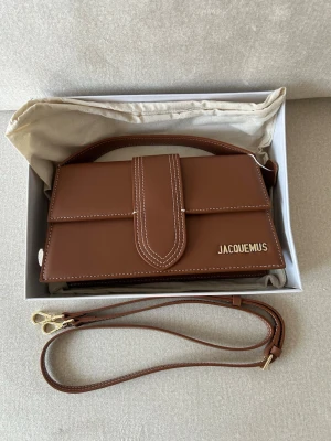 Jacquemus bag - Aldrig Använt, kan också användas som handväska! Såklart äkta sista bilden för bevisning🌸