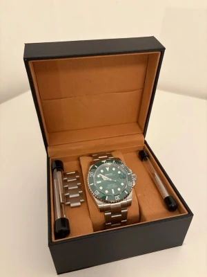 Seiko Hulk mod - Otroligt snygg Seiko mods klocka som efterliknar Hulk modellen. Öppet på baksidan och mekanisk.