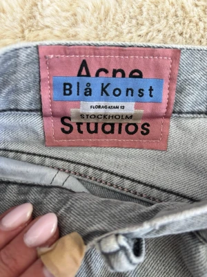 Acne studios  - Säljer ett par acne studios jeans! Storlek: 25W 30L