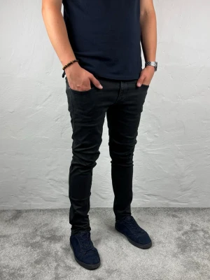 Replay jeans  - Ett par riktigt snygga jeans från Replay i storlek W32 L32 i modellen Anbbas Hyperflex 