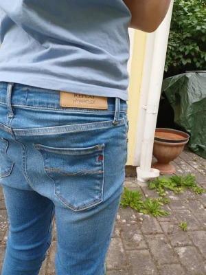 Replay Hyperflex Jeans W26/L30 - Replay Hyperflex! Trendigaste jeansen på marknaden. Ny pris= 1800 kr Säljs för= 299 kr