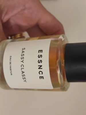 ESSNCE Sassy Classy Eau de Parfum - ESSNCE Sassy Classy Eau de Parfum . Se bild för mängd !! 