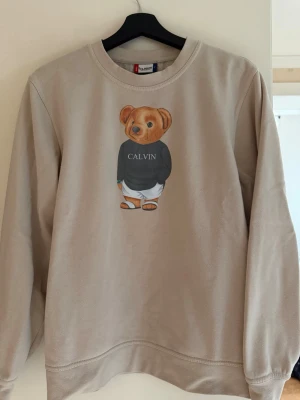 Beige sweatshirt  - En beige tröja, minns ej vart den är köpt