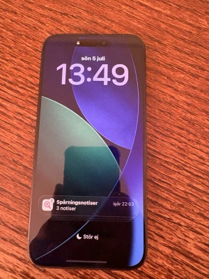 iPhone 15 pro Max -  iPhone 15 pro Max batteri 89 procent de ända problemet är att den har en spricka på backsidan men inget som störa mig 