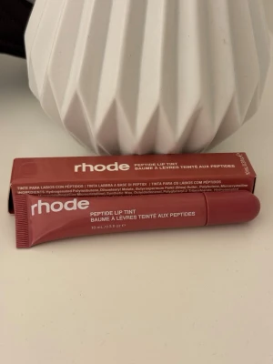 Rhode lipbalm  - Salty tan helt ny🤎