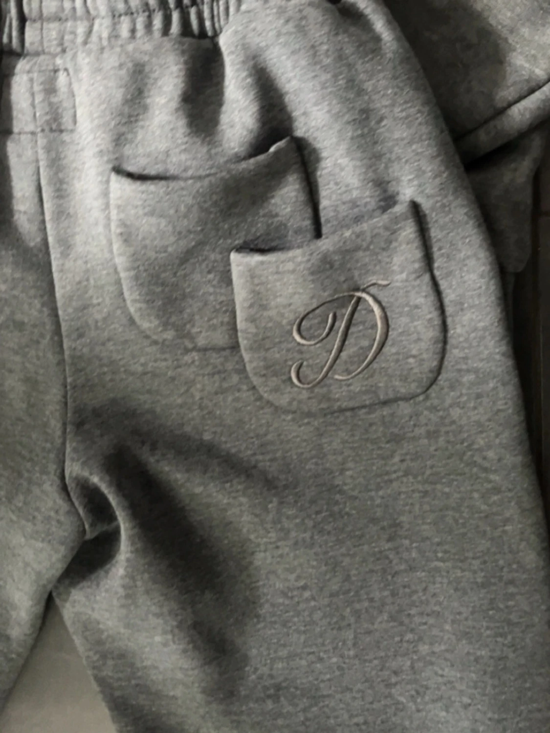 Grått mjukisset med hoodie och byxor Doublés - 2