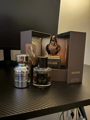 Muharib Maison Asrar Eau de Parfum - Parfym Muharib Maison Asrar som är inspirerad av xerjoff Naxos  ca 75% fylld. Parfym Mykonos reflection som är inspirerad av lv symphony ca 90% fylld.. Parfym Gisada switersland eget dna ca 50% fylld.