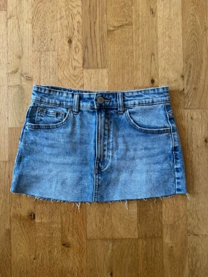 Blå jeanskjol - Kort jeanskjol