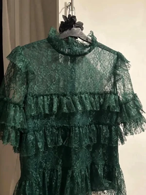 By malina Bluse  - Säljer min jätte fina blus från by malina. I väldigt fint skick 