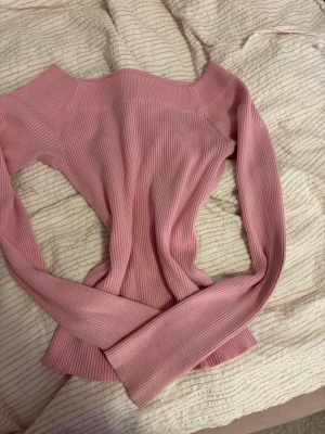 Off the shoulder pink - Rosa off the shoulder tröja, bra skick!