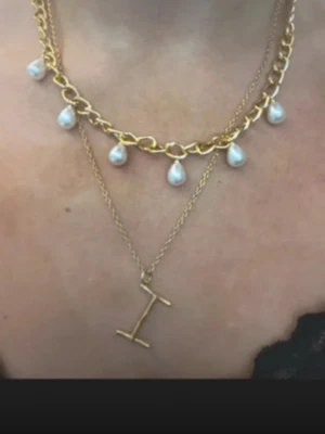 Maria Nilsdotter liknande halsband  - Halsband med pärlor 🩷 rostfritt och justerbart + komemr med färgad smyckes påse