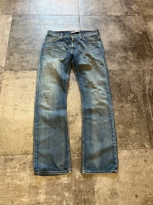 Vintage Regular Fit Levis 506 Jeans - tjatja! nu säljer jag mina sjukt feta levis 506s som jag haft som personals en stund👏 dessa har en sjukt fet fade och fungerar iprincip till alla plagg du kan tänka dig🫡strlk 33/34 sitter som 32/34🏹 tveka inte på att skriva ifall du har fler frågor🥹