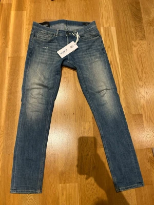 Dondup jeans  - Riktigt goa dondups nu till våren! Skick 8,5/10! Köpte på United Fashion i Gbg för 3500kr 