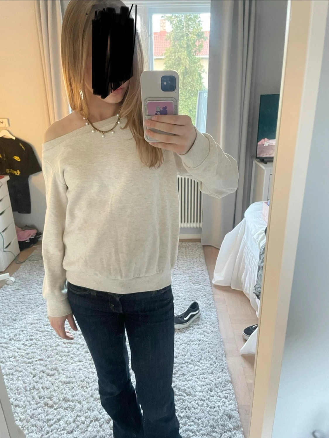 Off shoulder ljusgrå sweatshirt