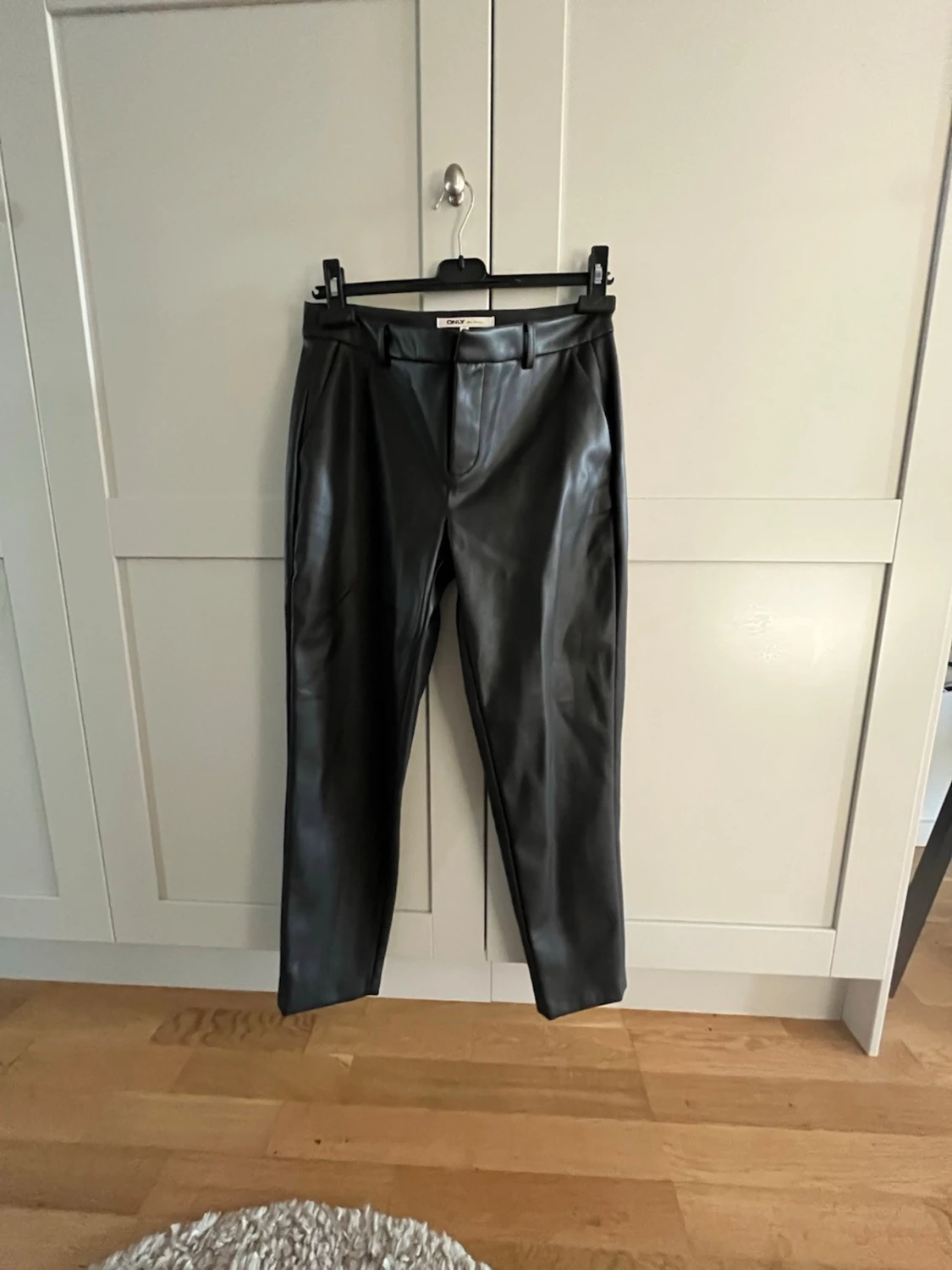 Svarta raka läderbyxor  - 3