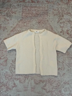 Stickad kofta  - Sjukt söt sticks trekvartsärm kofta