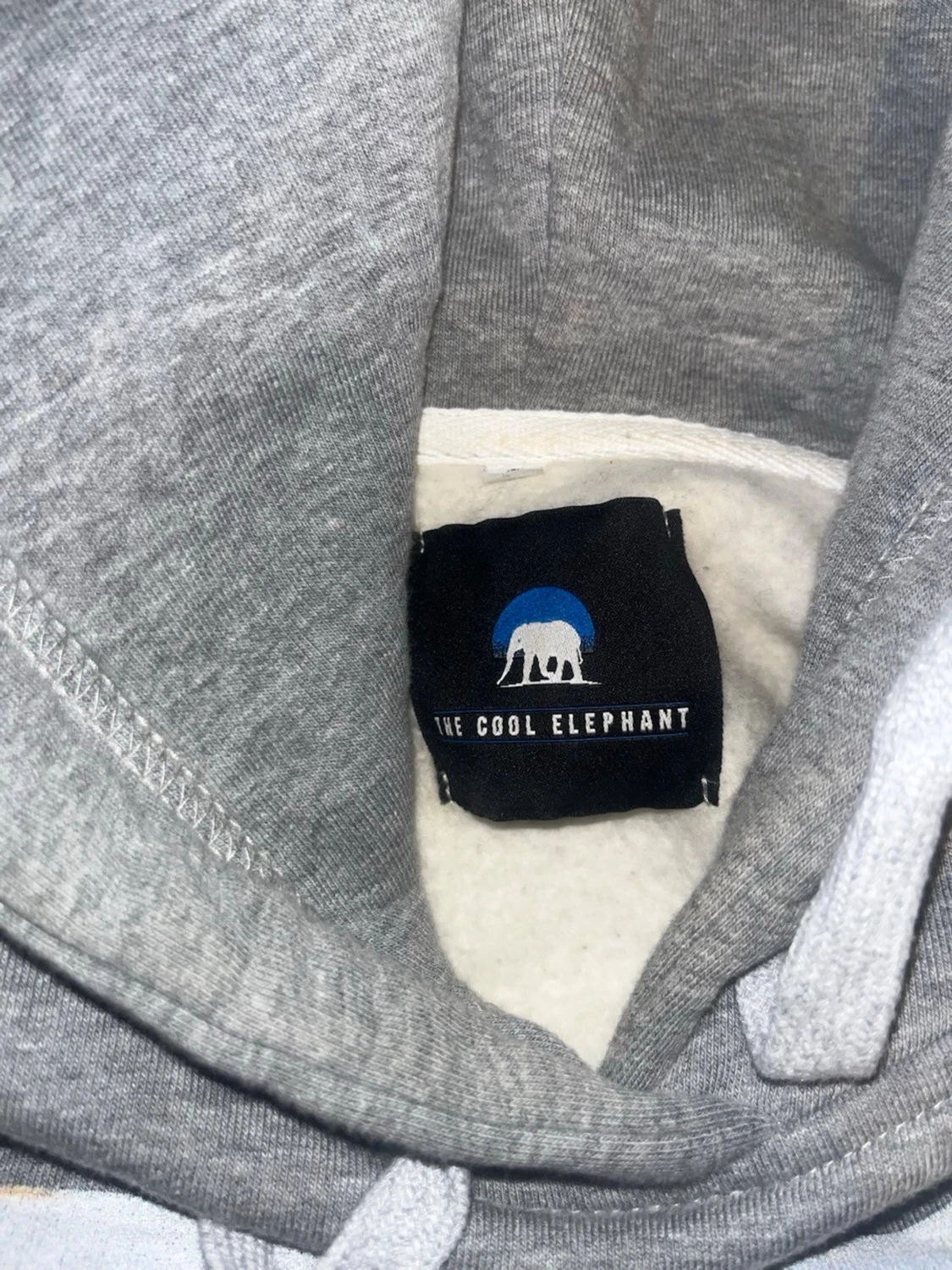 Grå hoodie med konsttryck - 2